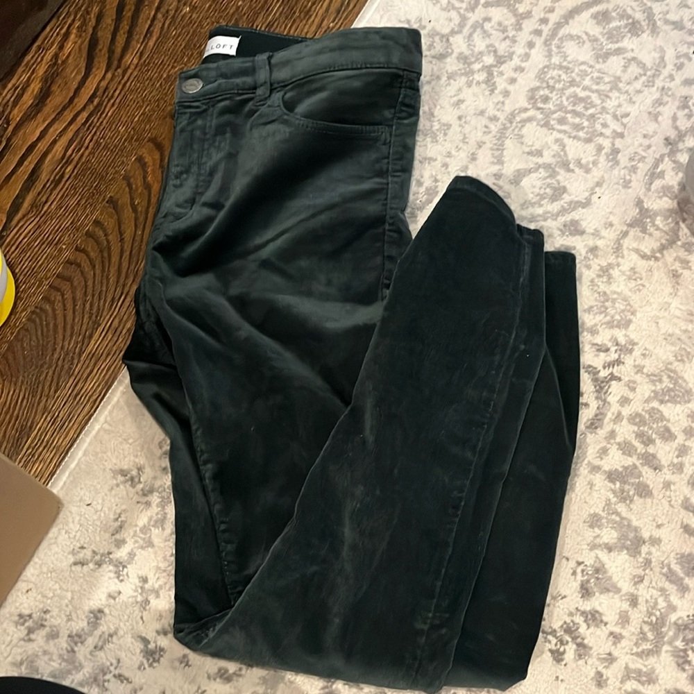 Women’s LOFT brand. dark green stretch, modern skinny corduroy pants.